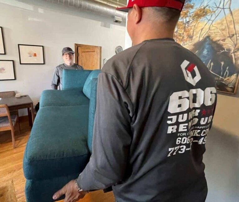 Effortless Garage Clean Out in Chicago: 606 Junk’s Comprehensive and Eco-Friendly Solutions