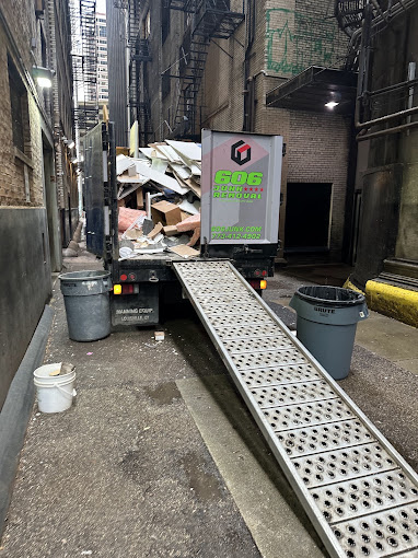 Best Junk Removal Services in Chicago, IL: What to Look For and Who to Call